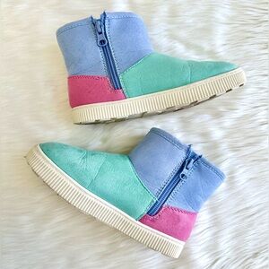 PASTEL SHEARLING BOOTS